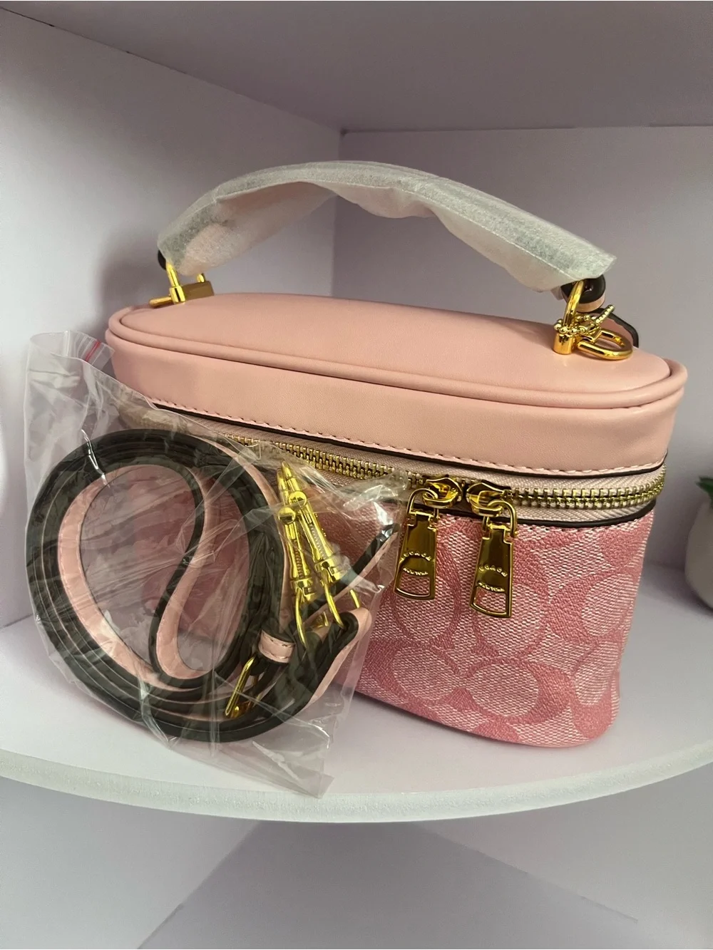 Coach compact cosmetic